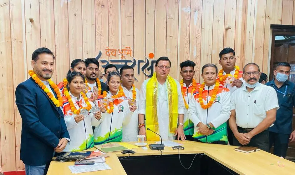 एशियन जु–जित्सु चैंपियनशिप में पदक जीतकर लौटे खिलाड़ियों को मुख्यमंत्री ने किया सम्मानित