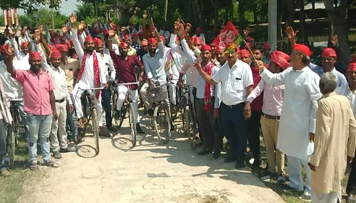 बाराबंकी: साइकिल यात्रा से सपा का हल्ला बोल, धननांग से बाबागंज तक सड़कों पर उतरे कार्यकर्ता