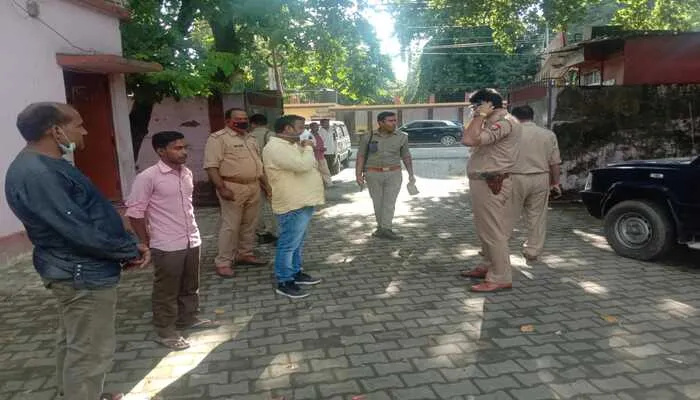 बाराबंकी: खेत में मिला युवती का शव, पिता ने जताई दुष्कर्म के बाद हत्या की आशंका