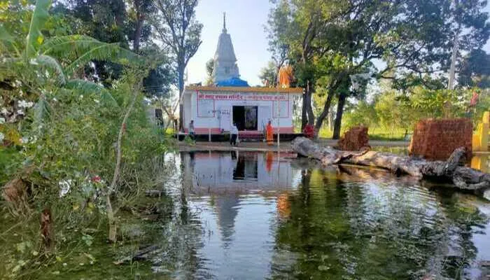 बाराबंकी: खाटू श्याम मंदिर में हुआ भारी जलभराव, श्रद्धालुओं की बढ़ी मुश्किलें
