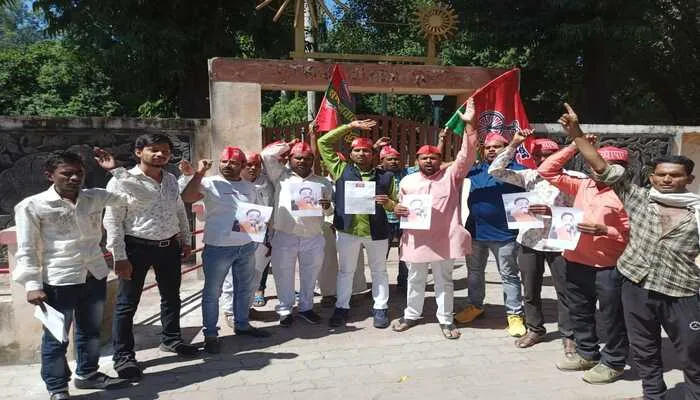 हरदोई: व्यापारी हत्याकांड को लेकर सपाइयों ने किया प्रदर्शन