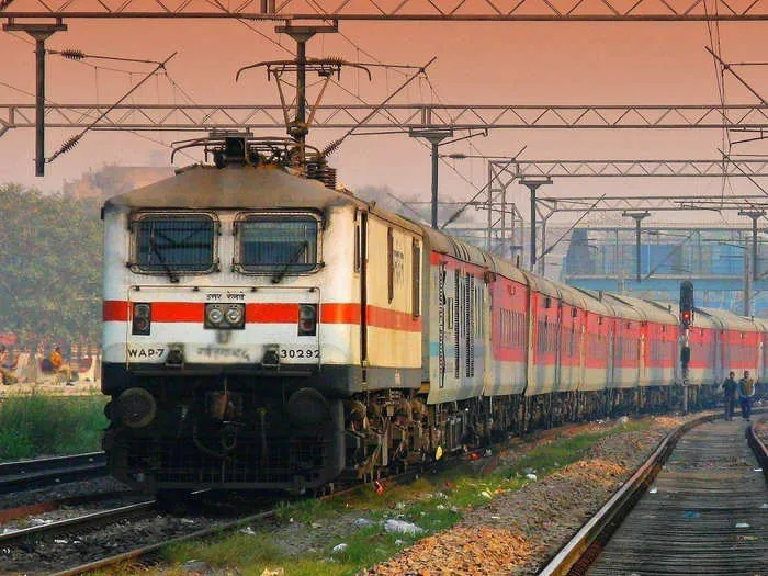 बरेली: जंगली जानवारों की सुरक्षा के लिए ट्रेनों की रफ्तार कम, अब पहले से देर में पहुंचेगी ट्रेनें