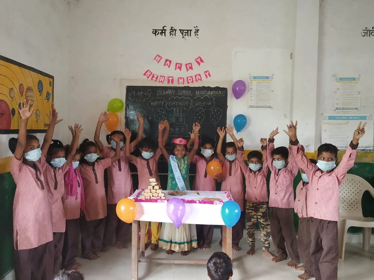 बरेली: परिषदीय स्कूलों में मनाया गया मीना का जन्मदिन, देखिए तस्वीरें