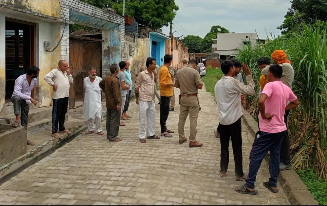 मेरठ: हैवान बेटे ने पिता को नंगा कर काट डाला, फरसे से वार कर धड़ से अलग कर दिए हाथ पैर