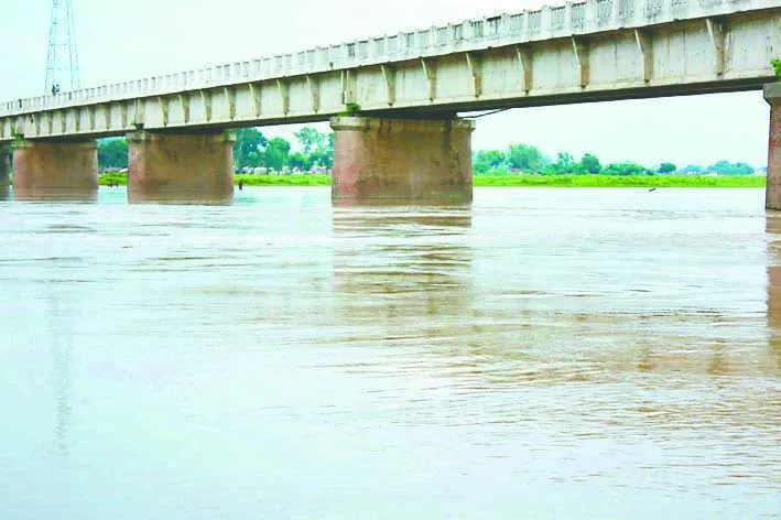 बरेली: दो दिनों बाद मंडरा सकता है बाढ़ का खतरा, अभी अलर्ट प्वाइंट से 1.74 नीचे है रामगंगा का जलस्तर