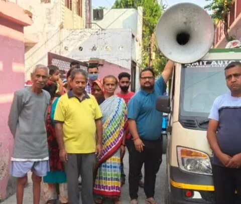 हल्द्वानी: कूड़ा गाड़ी में लगवाया लाउड स्पीकर, फिर बोले – मेयर और अधिकारियों को दिया है दीवाली गिफ्ट