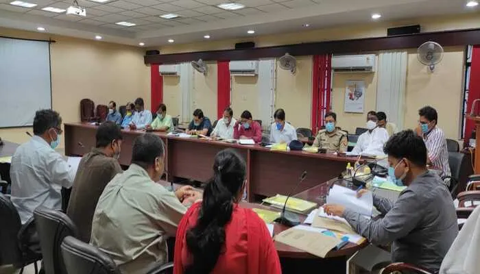 पराली जलाने से रोकने के लिए किसानों को करें जागरूक: अपर जिलाधिकारी