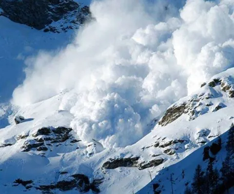 उत्तराखंड: चमोली में हिमस्खलन की चपेट में आया नौसेना का पर्वतारोही दल, पांच जवान और एक पोर्टर लापता