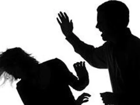 हल्द्वानी: पुलिस से लगाई गुहार… दो बेटियां होने पर पीटता है पति