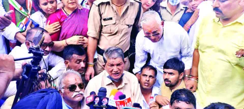 रुद्रपुर: पूर्व मुख्यमंत्री हरीश रावत 250 कांग्रेसियों के साथ लखीमपुर रवाना