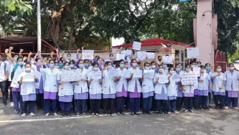 हल्द्वानी: नर्सिंग कॉलेज के छात्र-छात्राओं का प्रदर्शन