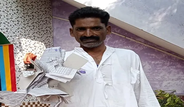 अमरोहा : राशन की दुकान पर मारपीट, रजिस्टर फाड़े