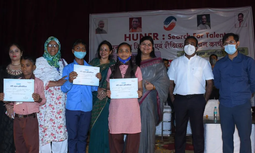 बरेली: प्रतियोगिता में चयनित छात्रों को प्रमाण पत्र मिलते ही खिले चेहरे