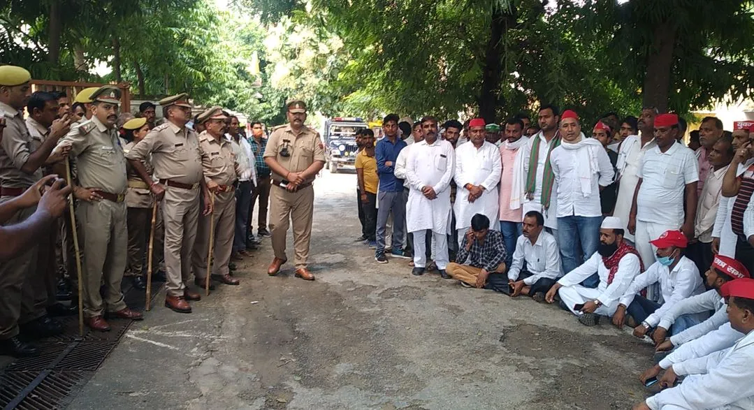 बरेली: किसानों की हत्या और गिरफ्तारी को लेकर धरना-प्रदर्शन