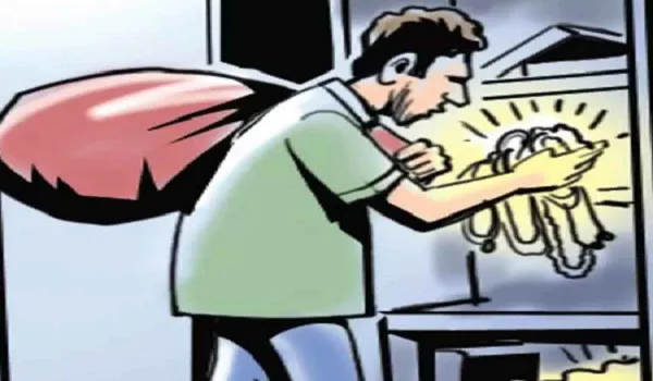 मुरादाबाद : प्रॉपर्टी डीलर के घर से नकदी, जेवर समेत सवा दो लाख का माल समेटा