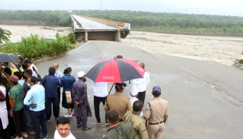 उत्तराखंड: 30 जगह मलबा, 11 जगह ढह गई नैनीताल की सड़क