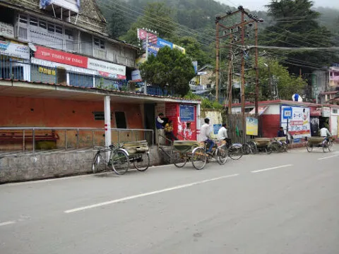 नैनीताल: मिर्गी का दौरा आने से गश खाकर गिरा पर्यटक, पुलिस ने पहु‍ंचाया अस्पताल