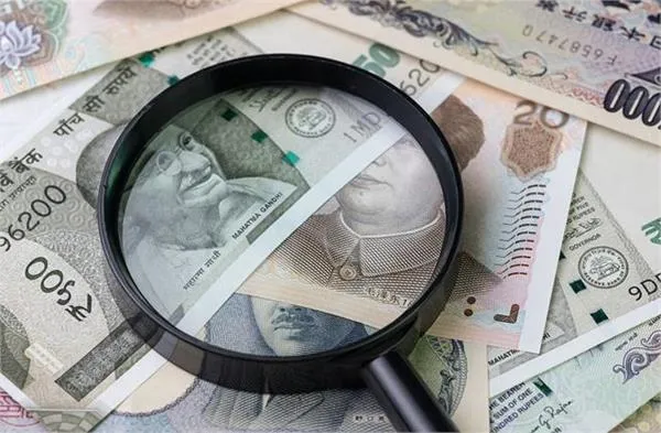 कारोबार में रुपया अमेरिकी डॉलर के मुकाबले 17 पैसे टूटकर 75.16 पर पहुंचा