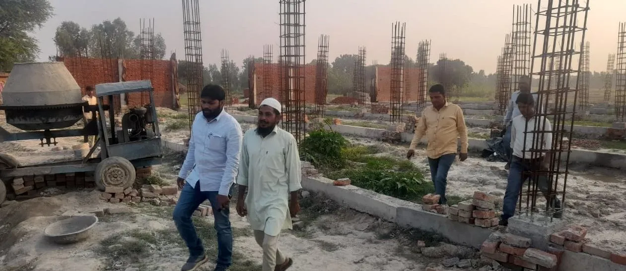 बरेली: ब्लाक प्रमुख ने रुकवाया गौशाला का निमार्ण कार्य