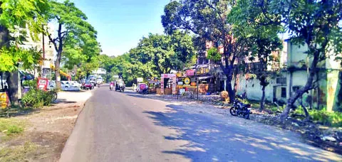 हल्द्वानी: रामपुर रोड पर रात में खतरों के बीच गुजरते हैं वाहन सवार, निगम प्रशासन बेपरवाह