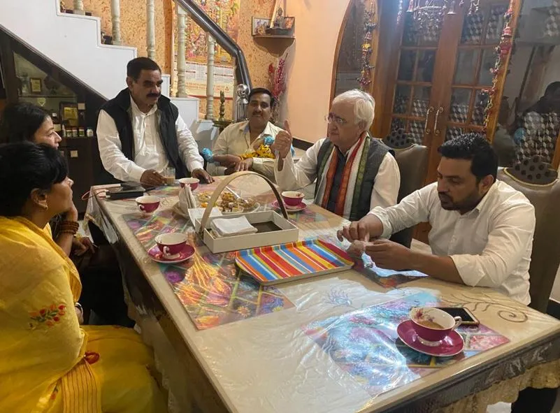 बरेली: महानगर अध्यक्ष के घर पहुंचे सलमान खुर्शीद