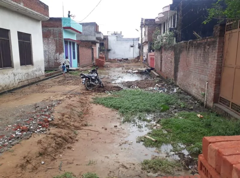 बरेली: ठेका लिया सड़क का, सिर्फ बनायी नाली