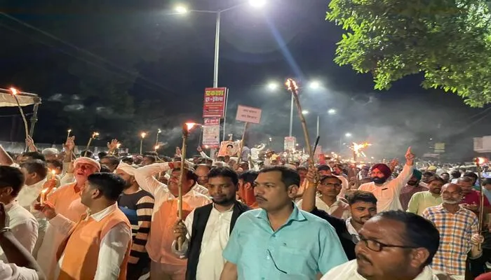 सीतापुर: किसानों को न्याय दिलाने व आरोपियों की गिरफ्तारी को लेकर कांग्रेस का प्रदर्शन जारी