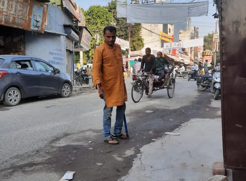 बरेली: जर्जर सड़कों को लेकर लामबंद हो रहे लोग