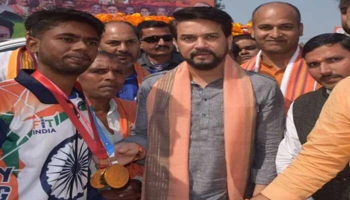 अयोध्या: गोल्ड मेडल विजेता सिद्धार्थ को खेल मंत्री ने किया सम्मानित
