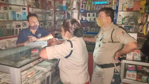 हल्द्वानी: पुलिस ने देर रात मोबाइल की दुकानों में मारा छापा, ये रही वजह
