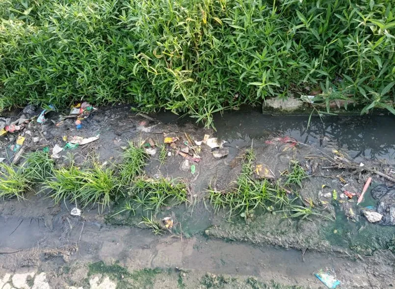 बरेली: मोहल्ले में जलभराव, रिश्तेदारों ने बंद किया आना