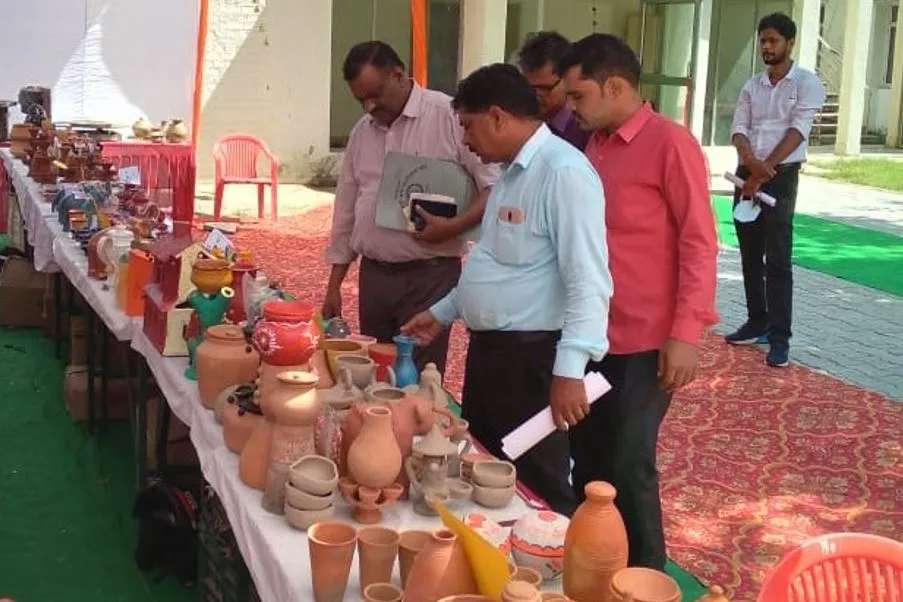 बरेली: माटीकला से जुड़े लोगों की कलाकृतियों को खूब मिली वाहवाही