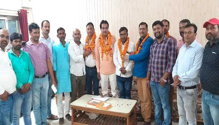अयोध्या: फाइलों में दबा एरियर, शिक्षक लामबंद..जानें पूरा मामला