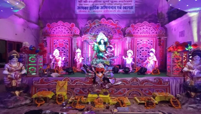 अयोध्या: पंडालों में विराजमान हुईं आदिशक्ति जगदंबा