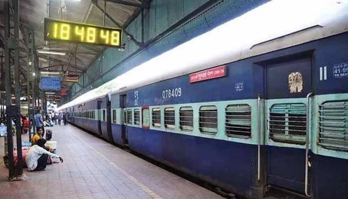 बरेली: जंक्शन पर अचानक से निरस्त हुई दून एक्सप्रेस, यात्रियों का किराया वापस करने के लिए खुला स्पेशल काउंटर