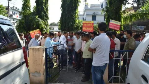 हरदा की अग्निपरीक्षा : न जख्म दर्द दिख रहा, न दिख रहे रात-दिन