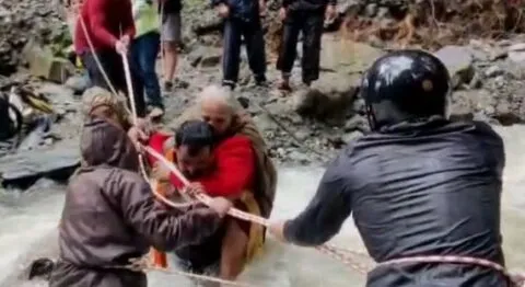 नैनीताल के लोग बोले – ऐसा लग रहा था कि भवाली रोड पर जल प्रलय आई है