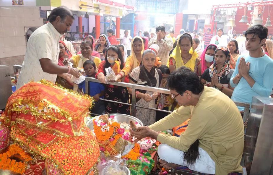 बरेली: शारदीय नवरात्रि के पहले दिन मंदिरों में उमड़ा श्रद्धा का सैलाब
