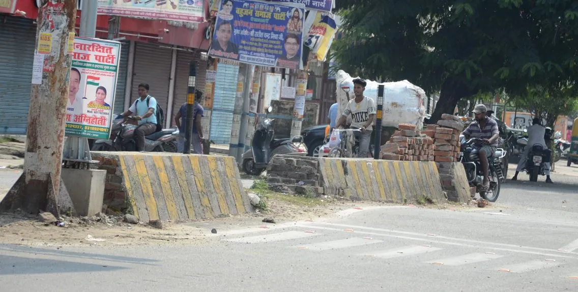 बरेली: लोकार्पण के कुछ माह बाद ही बर्बाद हो गई 4.5 करोड़ की आदर्श रोड