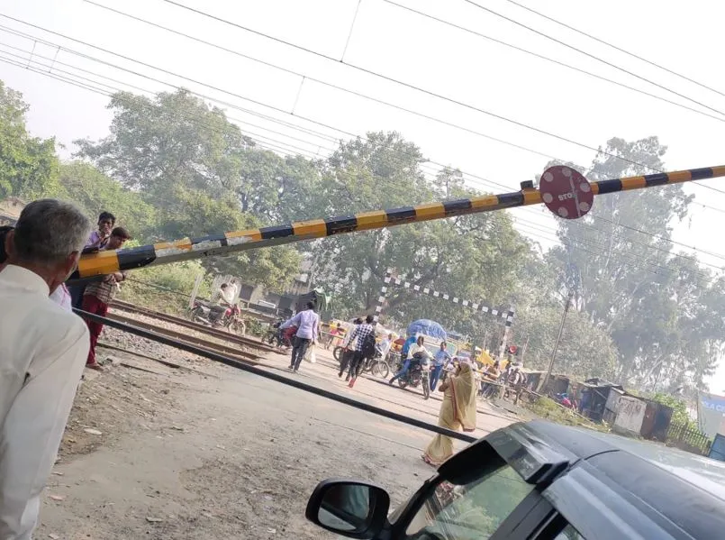 बरेली-सीतापुर हाईवे पर आवागमन ठप, पुलिस विवश