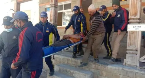 केदारनाथ में  हृदय रोग पीड़ित मरीज को एसडीआरएफ की टीम ने पहुंचाया सुरक्षित