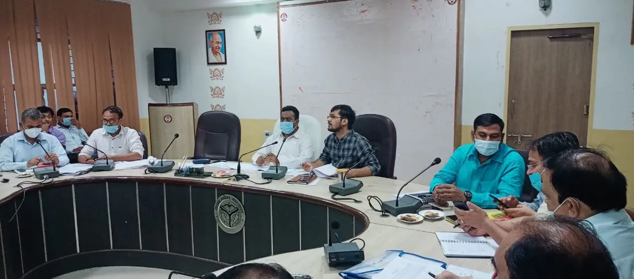 बरेली: बैठक में अनुपस्थित अधिकारियों का वेतन रोका, कई को चेतावनी