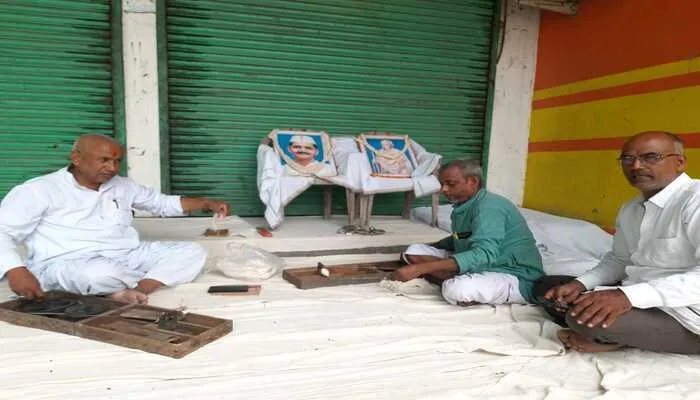अयोध्या: स्वावलंबी विद्यालय रनीवां में 61 साल से अखंड सूत यज्ञ का हो रहा आयोजन