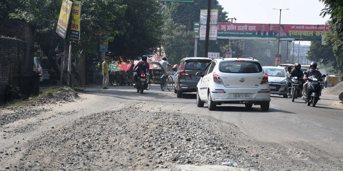 बरेली: ज्यादातर सड़कों की खस्ताहाल लेकिन पैचवर्क कुछ ही जगहों पर