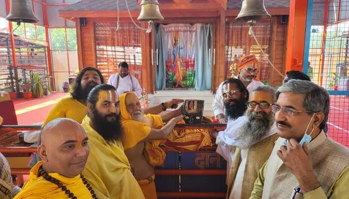अयोध्या: अशोक वाटिका का पत्थर लेकर रामलला के दरबार पहुंचे श्रीलंका के राजदूत