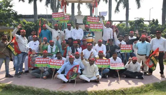 अयोध्या: महंगाई के खिलाफ सपा युवजन सभा का प्रदर्शन, SDM को सौंपा ज्ञापन