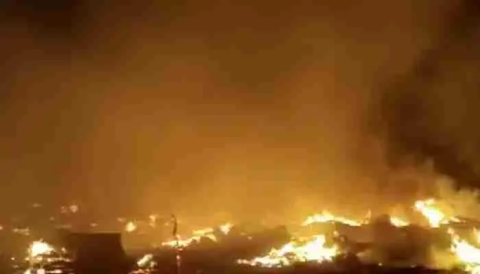 आगरा: फैक्ट्री में लगी भीषण आग, लाखों का माल जलकर राख