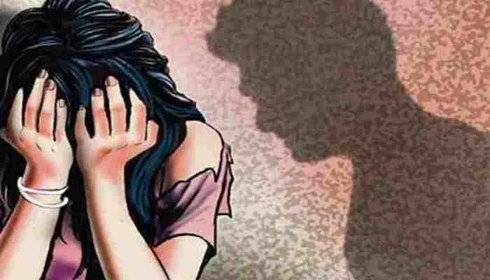 शर्मनाक: बिन ब्याही किशोरी मां बनने को विवश, लगाई न्याय की गुहार, जानें पूरा मामला