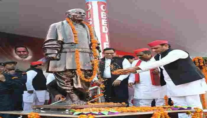 हरदोई: सरदार पटेल की प्रतिमा का अखिलेश यादव ने किया अनावरण