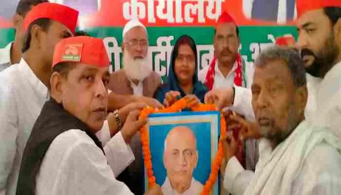 अमेठी: सपा कार्यालय पर मनाई गई सरदार पटेल की जयंती